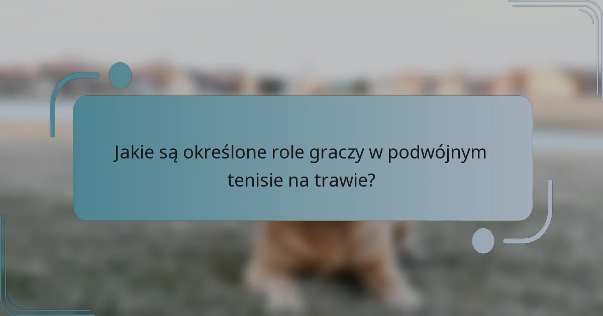 Jakie są określone role graczy w podwójnym tenisie na trawie?